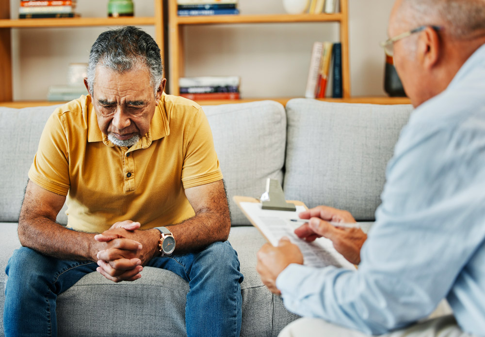 Homme qui fait une consultation avec un professionnel