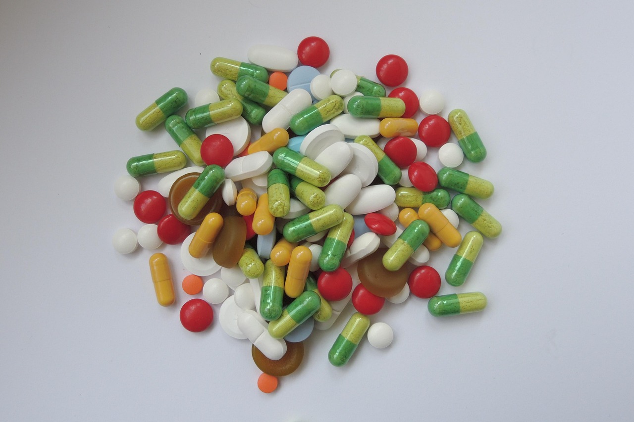 Regroupement de médicament, pastilles et pilules mélangé
